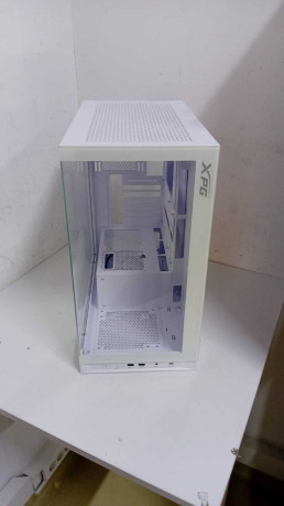 XPG INVADER X ARGB TEMPERLI CAM USB KASA B(OUTLET)