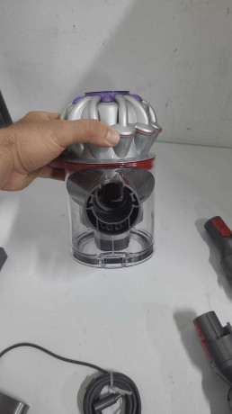 DYSON V8 ADVANCED DIKEY SUPURGE(OUTLET)