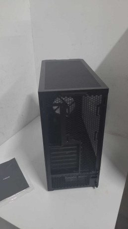 Lian Li Lancool 207 Siyah Mid-Tower ATX Ka(OUTLET)