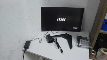 MSI MAG 274CXF 27