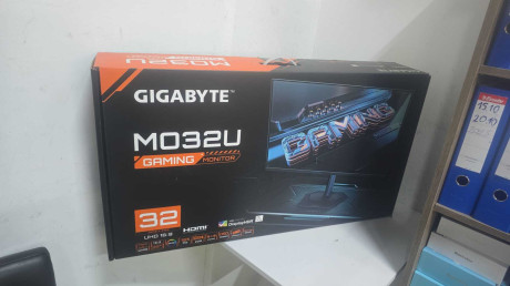 GIGABYTE 31.5