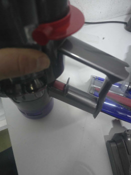 DYSON V11 TOTAL CLEAN DIKEY SARJLI SUPURGE(OUTLET)