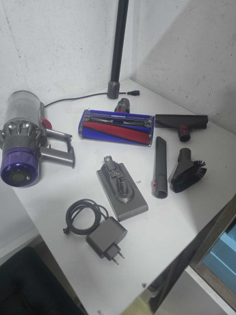 DYSON V11 TOTAL CLEAN DIKEY SARJLI SUPURGE(OUTLET)