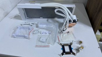 Lian Li Hydro-Shift LCD 360 Beyaz FANSIZ S(OUTLET)