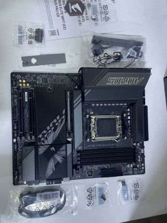 GIGABYTE X870E-AORUS-ELITE-WIFI7 ANAKART(OUTLET)