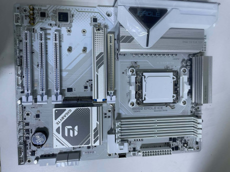 GIGABYTE B850 EAGLE ICE AMD ANAKART(OUTLET)