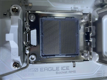 GIGABYTE B850 EAGLE ICE AMD ANAKART(OUTLET)